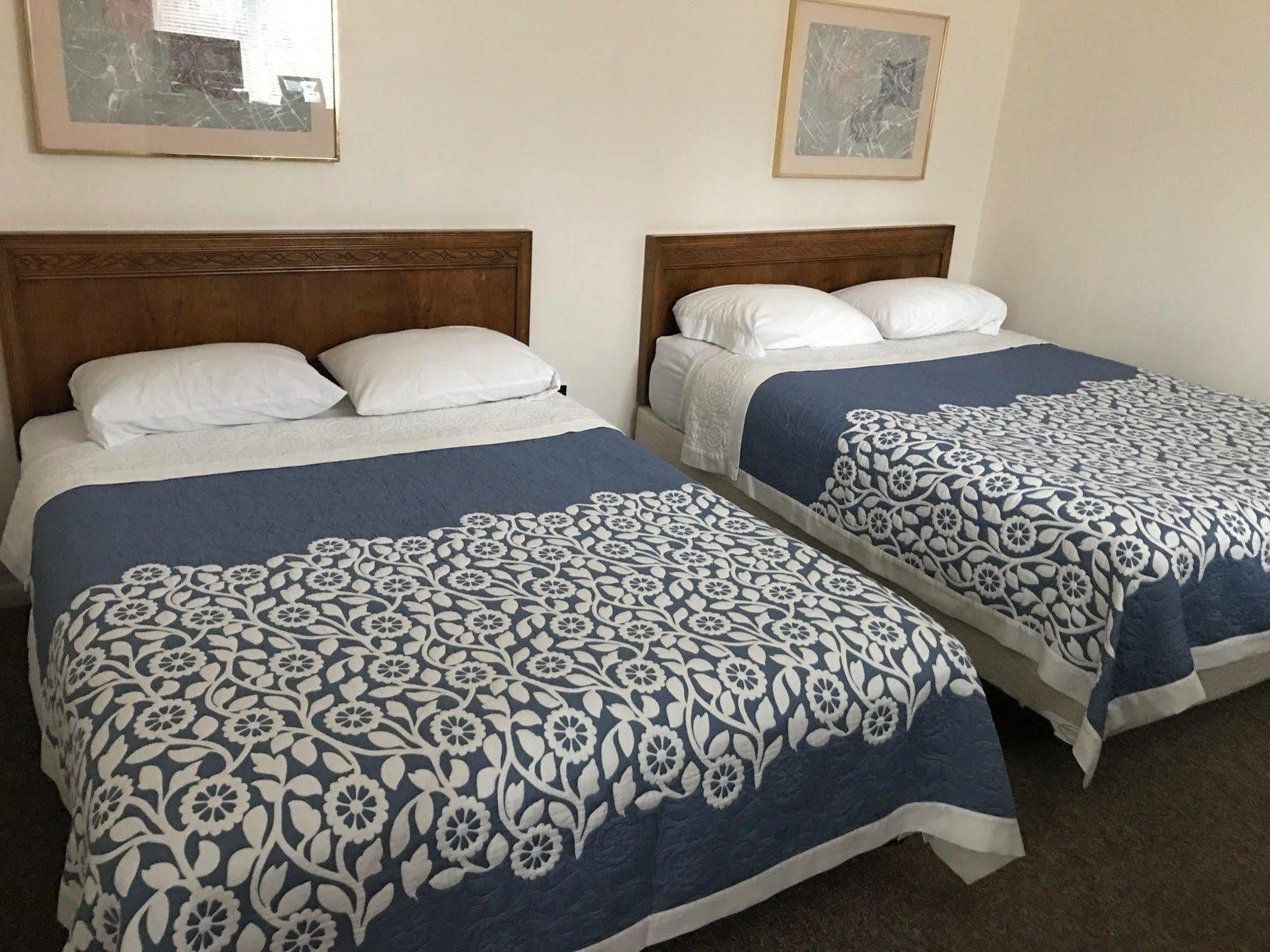 怀特港乡村广场套房旅馆 White Haven 外观 照片